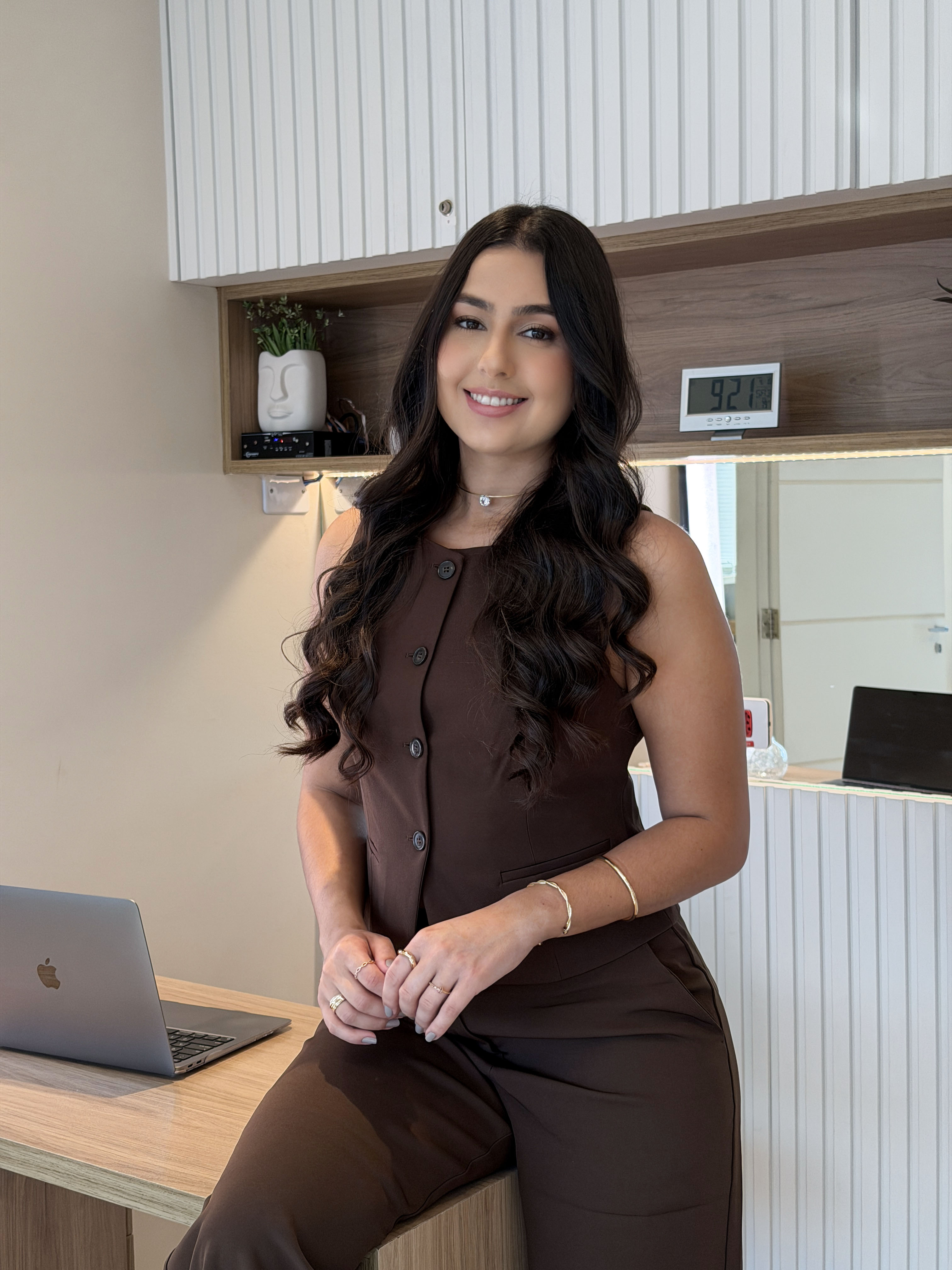 Dra. Raiane Sales